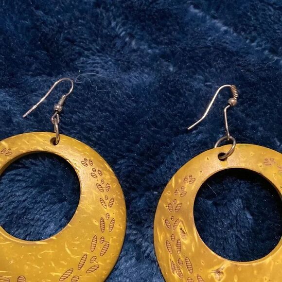 Yellow/green round shape earrings  - Picture 4 of 5